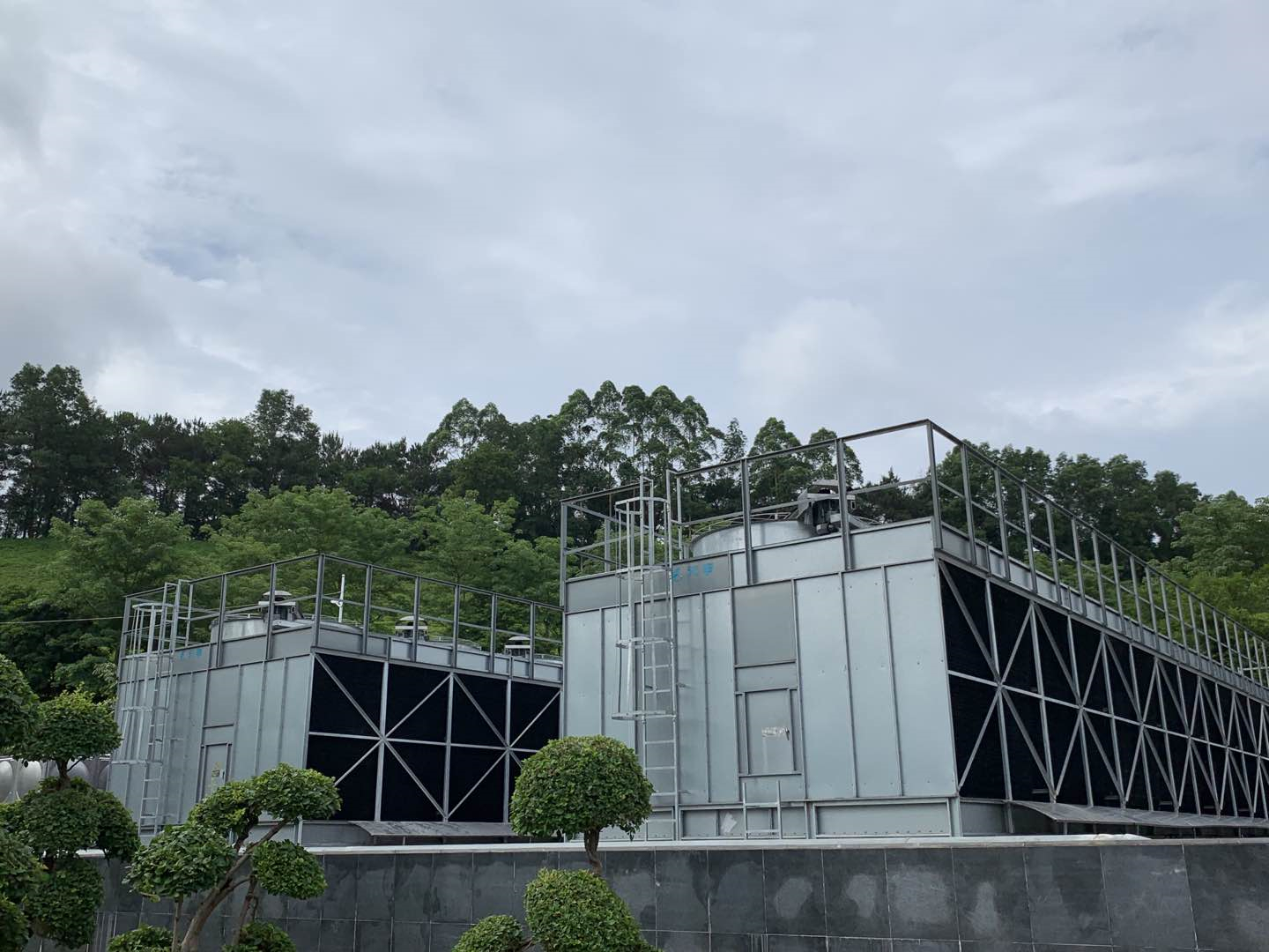 運行和維修玻璃鋼冷卻塔的特點(小型玻璃鋼冷卻塔圖片)